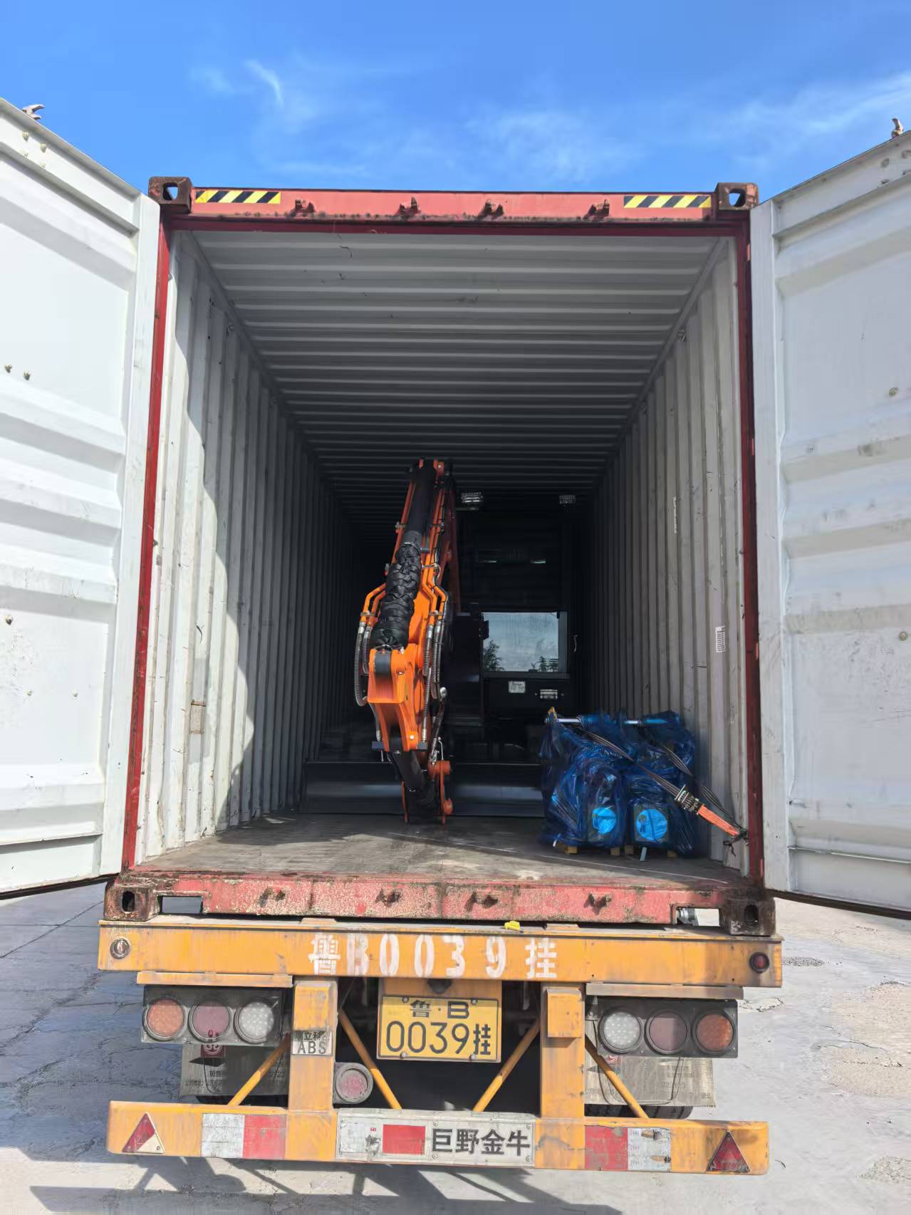 รถขุด 6.5T สองคันถูกส่งออกไปแล้ว