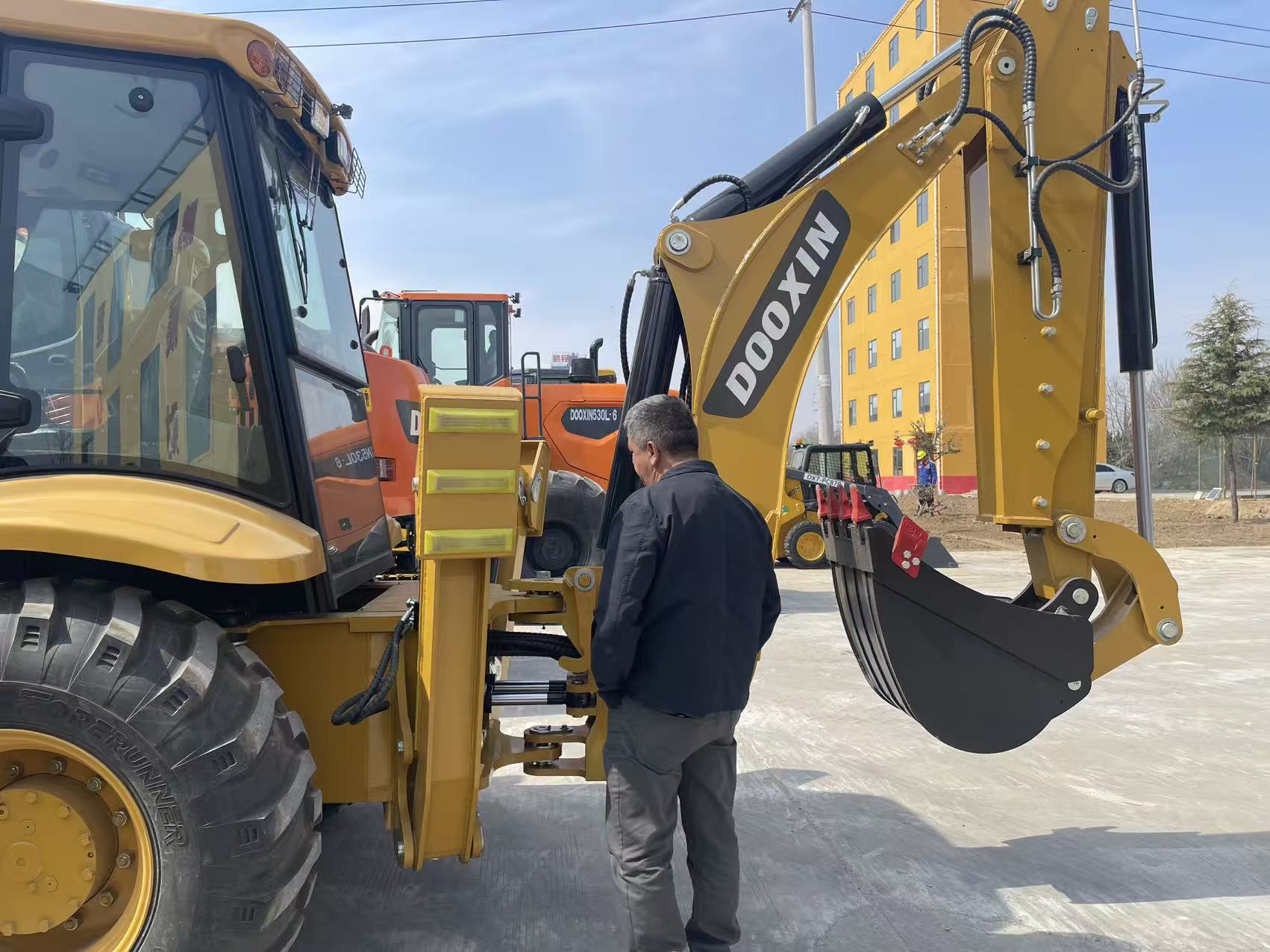 ลูกค้าชาวอเมริกาใต้เยี่ยมชมโรงงานของเรา